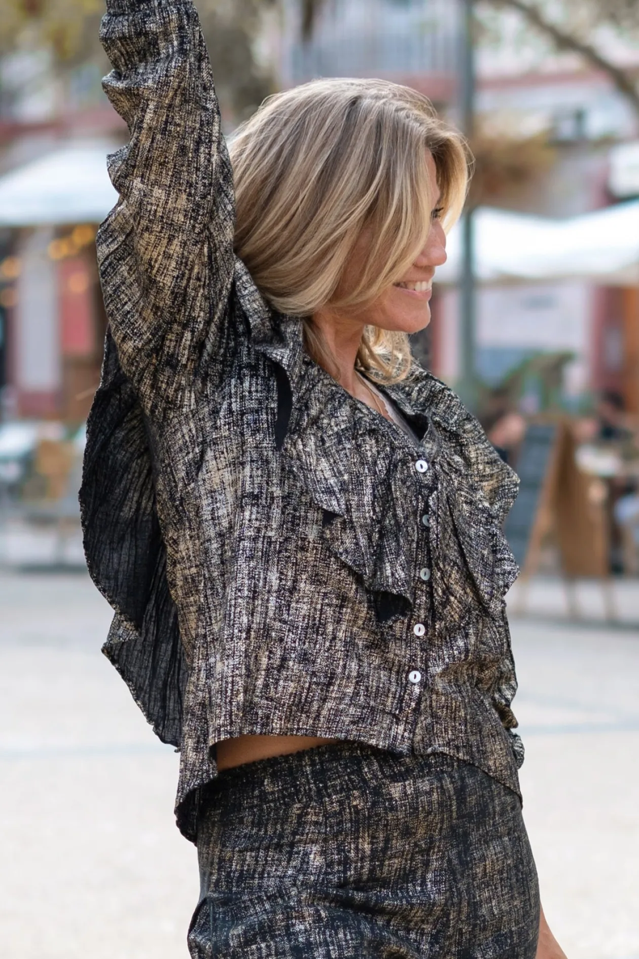 Blouse Ruffle Sparkle Black Gold
