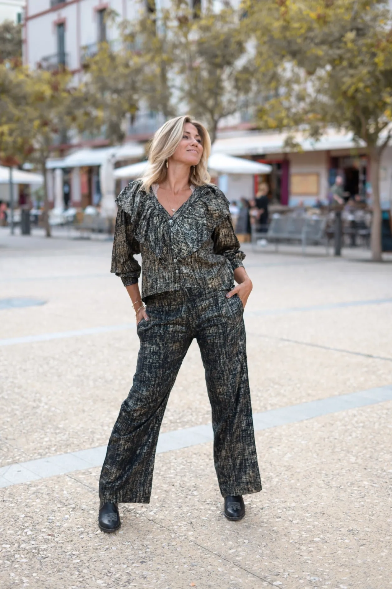 Blouse Ruffle Sparkle Black Gold