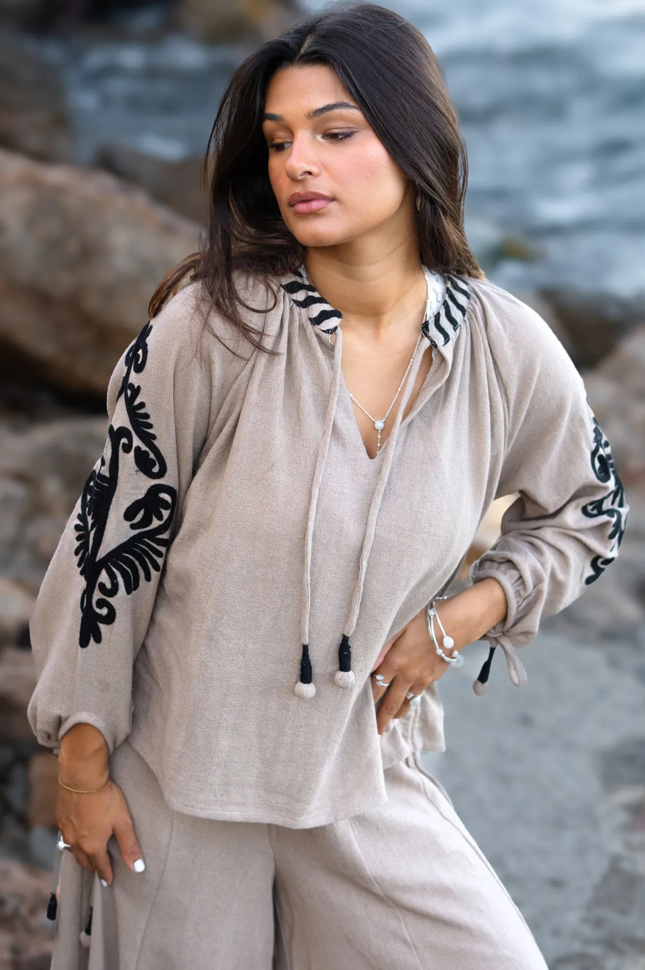Embroidery Blouse Esthetica Taupe