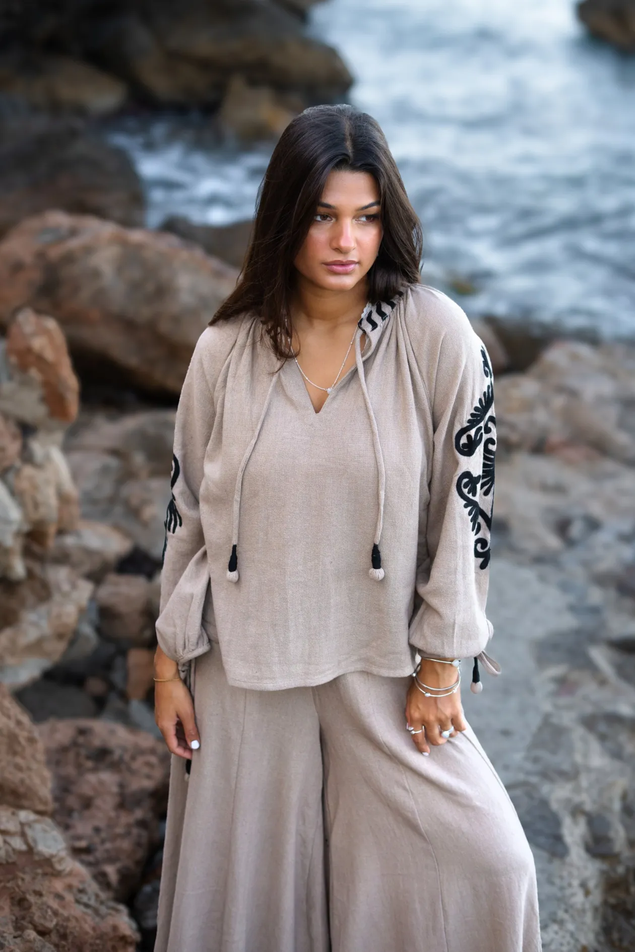 Embroidery Blouse Esthetica Taupe